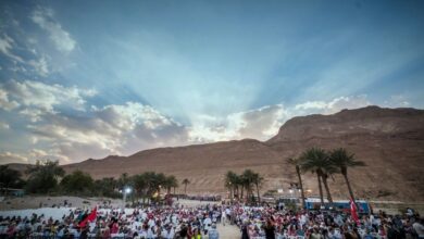 Miles de peregrinos cristianos asisten a la fiesta de la celebración de los Tabernáculos en Ein Gedi, cerca del Mar Muerto, 06 de octubre 2017 (Embajada Cristiana Internacional Jerusalén)