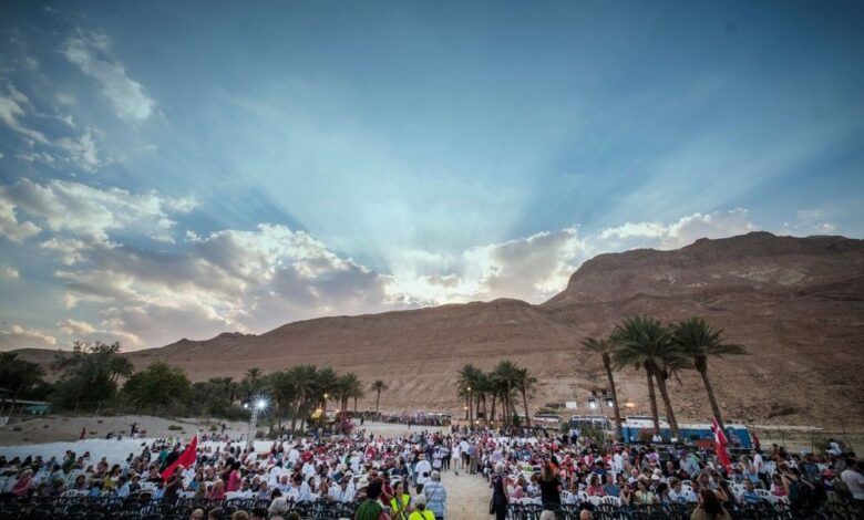 Miles de peregrinos cristianos asisten a la fiesta de la celebración de los Tabernáculos en Ein Gedi, cerca del Mar Muerto, 06 de octubre 2017 (Embajada Cristiana Internacional Jerusalén)