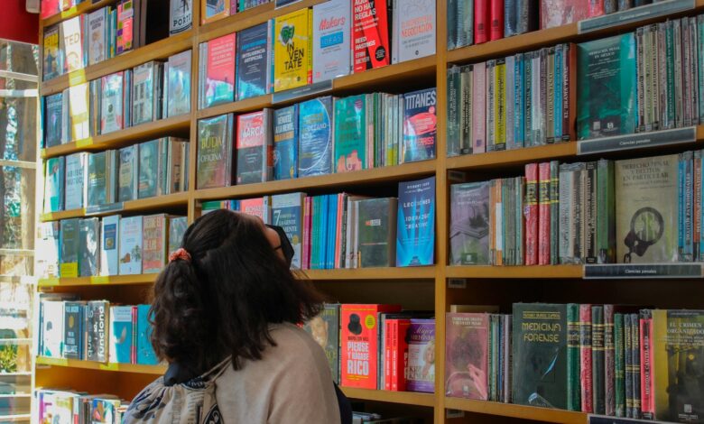 Ella identificar un buen libro