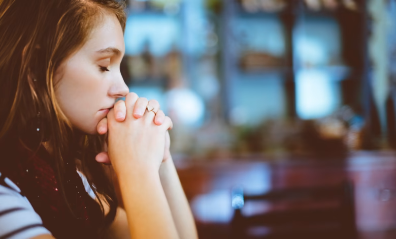 woman praying